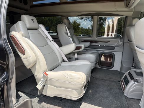 Used 2021 Chevrolet Express 2500 RWD image 29