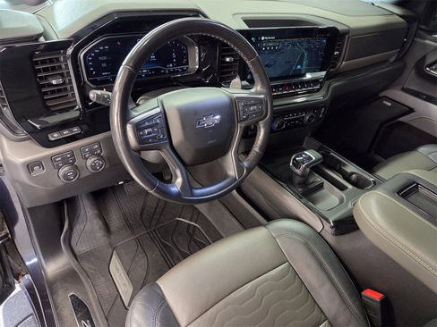 Used 2022 Chevrolet Silverado 1500 ZR2 w/ Technology Package image 5