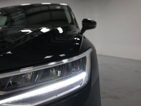 Used 2022 Volkswagen Tiguan SE image 3