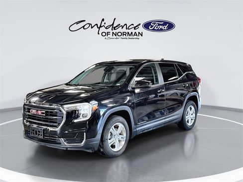Used 2024 GMC Terrain SLE image 4