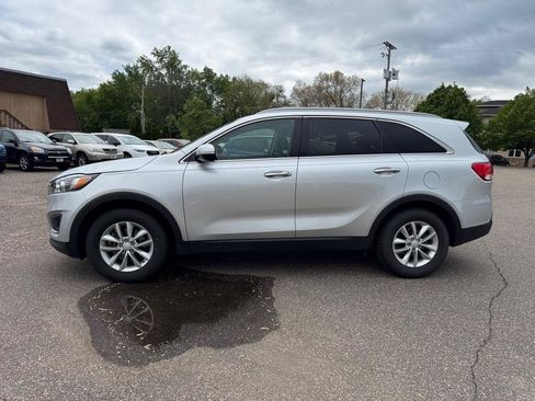 Used 2017 Kia Sorento FWD w/ LX Convenience Package image 9
