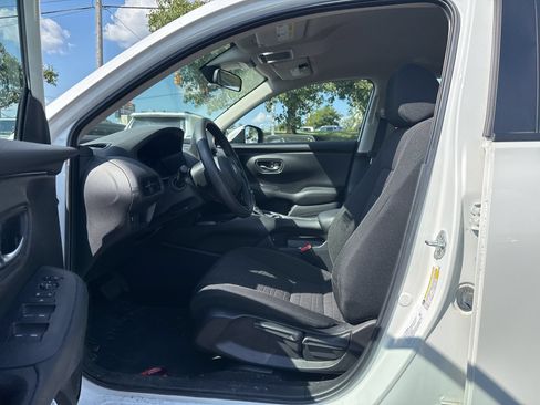 Used 2023 Honda HR-V LX image 6