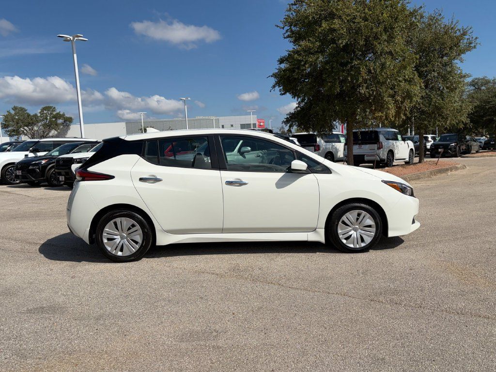 Used 2025 Nissan Leaf S FWD image 4