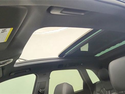 Used 2025 Audi Q5 e Premium Plus w/ Premium Plus Package image 53