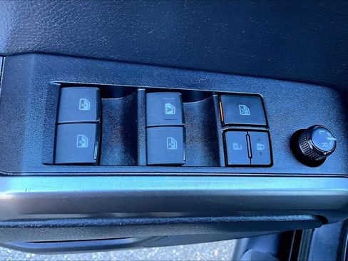 Certified 2021 Toyota Tacoma SR5 image 30