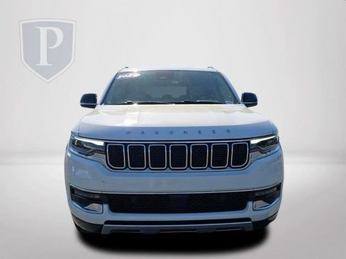 Used 2024 Jeep Wagoneer L Series II RWD image 12