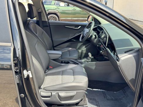 Used 2023 Kia Niro SX Touring FWD image 15