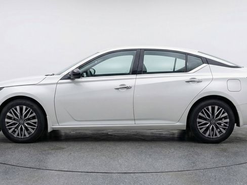 Used 2025 Nissan Altima 2.5 SV image 5