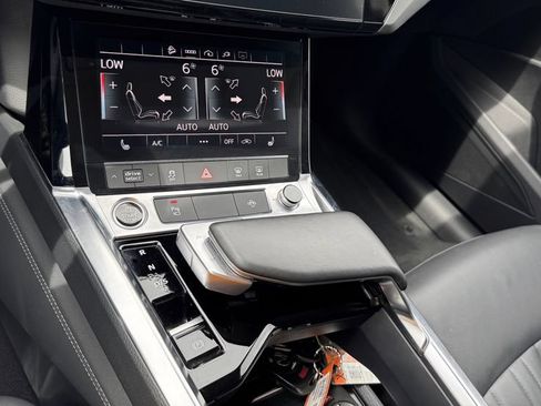 Used 2022 Audi e-tron Premium w/ Convenience Plus Package AWD/4WD image 22