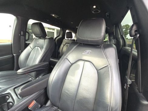 Used 2022 Chrysler Pacifica Touring-L w/ S Appearance Package FWD image 24