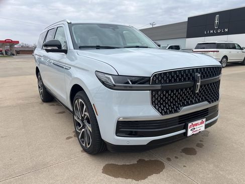 New 2026 Lincoln Navigator Reserve AWD/4WD image 4