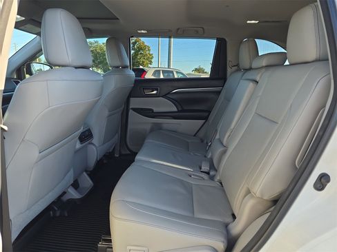 Used 2018 Toyota Highlander Limited image 13