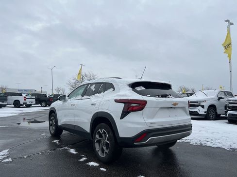 Used 2025 Chevrolet Trax LT image 6