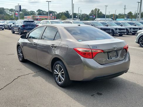 Used 2017 Toyota Corolla LE w/ LE Premium Package w/Moonroof FWD image 4