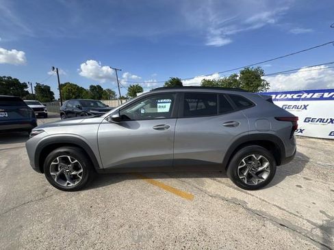Used 2025 Chevrolet Trax LT w/ LT Convenience Package FWD image 18