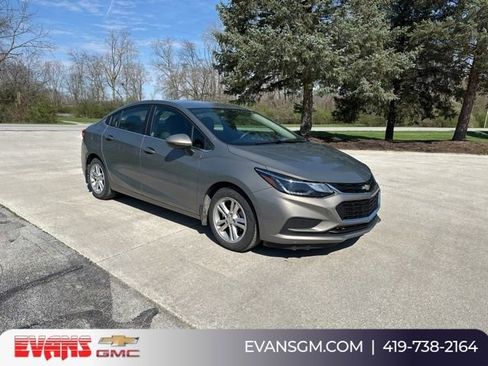 Used 2018 Chevrolet Cruze LT w/ Convenience Package image 1