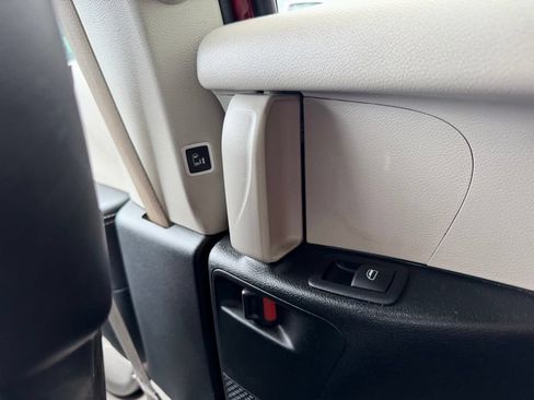 Used 2024 Chrysler Pacifica Touring-L FWD image 36