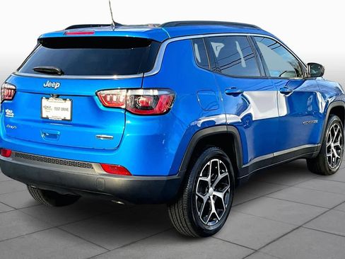 Used 2024 Jeep Compass Latitude image 24