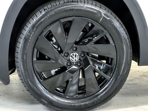 New 2026 Volkswagen Atlas SE image 25