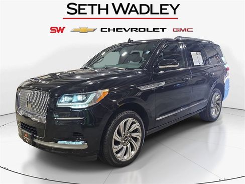 Used 2024 Lincoln Navigator Premiere image 3