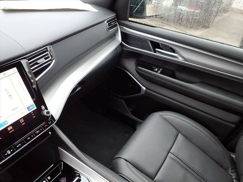New 2026 Jeep Grand Wagoneer Limited AWD/4WD image 33