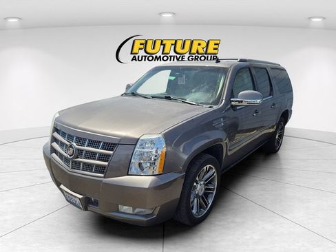 Used 2013 Cadillac Escalade ESV Premium AWD/4WD image 3
