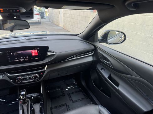 Used 2025 Buick Envista Sport Touring image 35