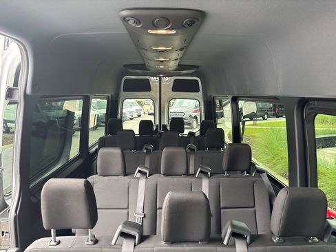 Used 2025 Mercedes-Benz Sprinter 2500 image 25