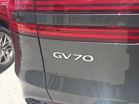 Used 2025 Genesis GV70 2.5T AWD/4WD image 6