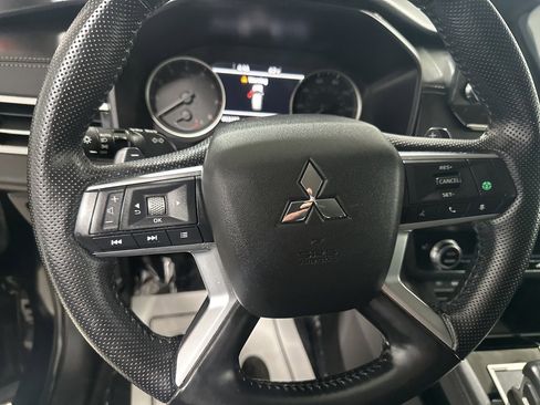 Used 2024 Mitsubishi Outlander AWD image 16