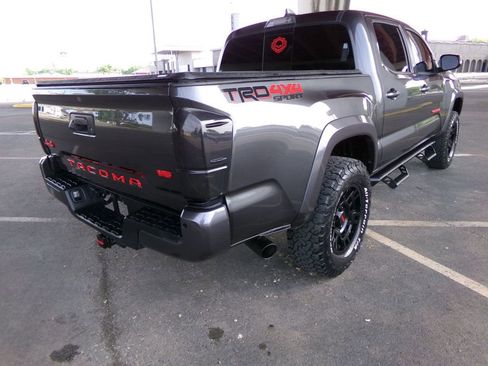 Used 2020 Toyota Tacoma TRD Sport image 8