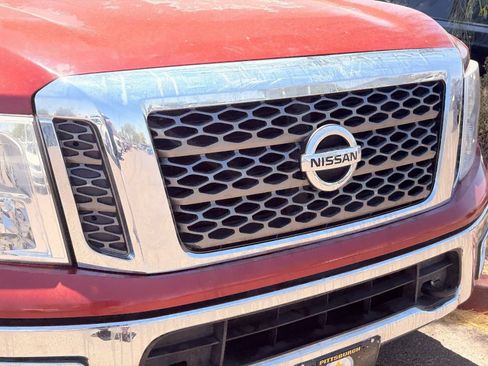 Used 2017 Nissan Titan SV AWD/4WD image 4