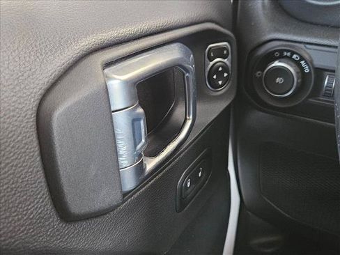 Used 2021 Jeep Wrangler Unlimited Sahara AWD/4WD image 25
