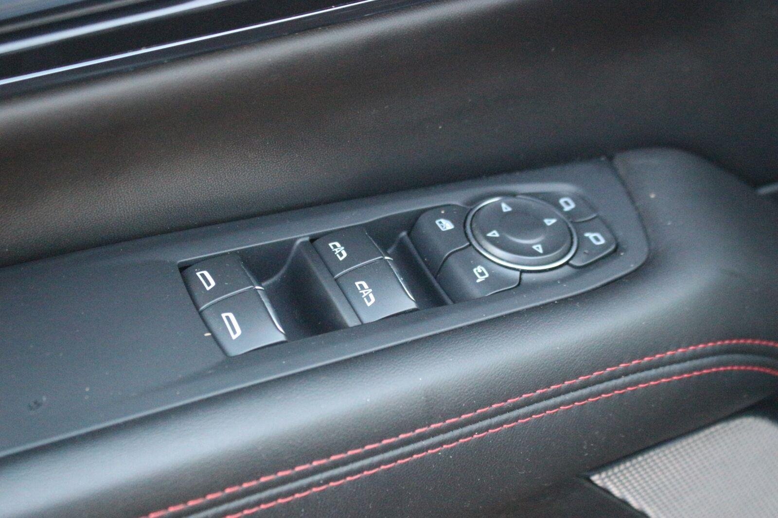 Used 2025 GMC Yukon AT4 Ultimate AWD/4WD image 15