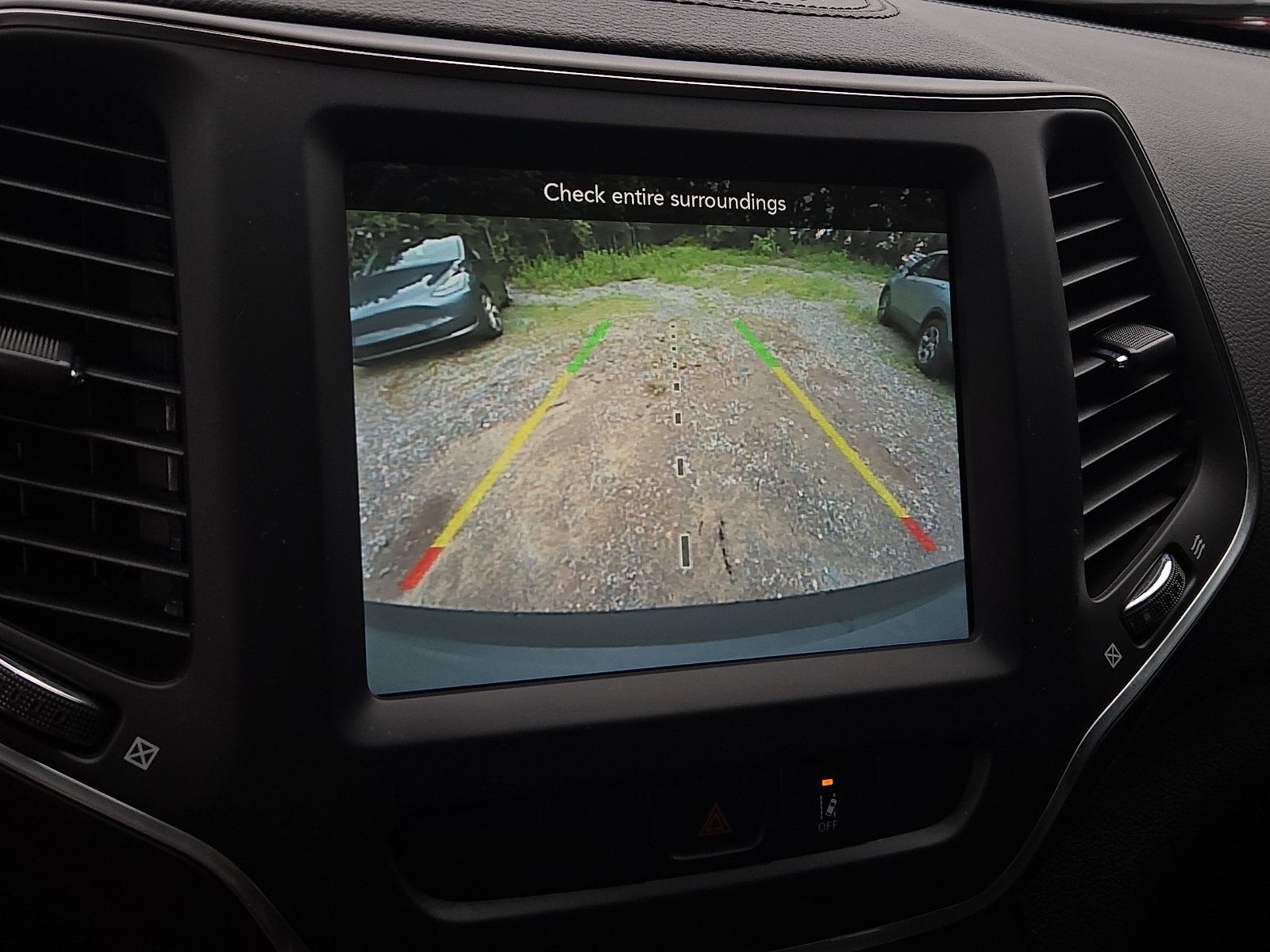 Used 2022 Jeep Cherokee Latitude Lux w/ Mopar Interior Package AWD/4WD image 17