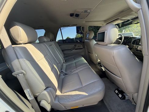 Used 2005 Toyota Sequoia Limited RWD image 12