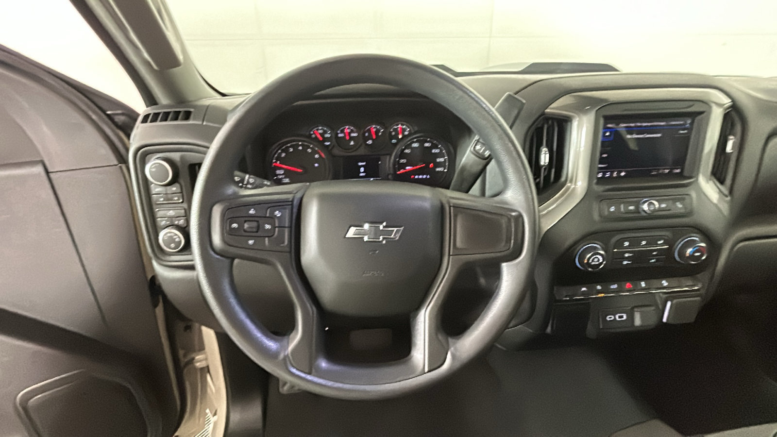 Used 2026 Chevrolet Silverado 1500 Custom Trail Boss w/ Turbomax Blackout Package AWD/4WD image 16