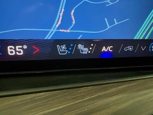 New 2025 Chevrolet Suburban Premier image 21