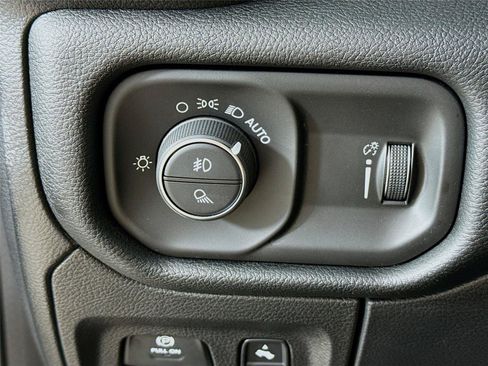 Used 2021 RAM 1500 Big Horn w/ Built-to-serve Edition AWD/4WD image 14