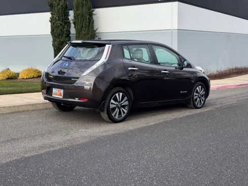 Used 2017 Nissan Leaf SV image 6