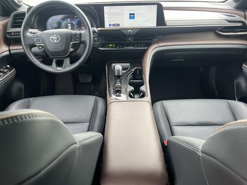 Used 2024 Toyota Crown AWD/4WD image 12