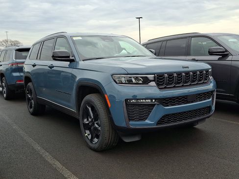 New 2026 Jeep Grand Cherokee L Limited w/ Limited Altitude Package AWD/4WD image 1