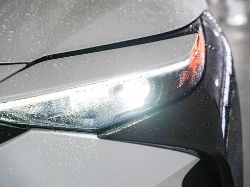 Used 2025 Toyota bZ4X XLE w/ Weather Package image 5