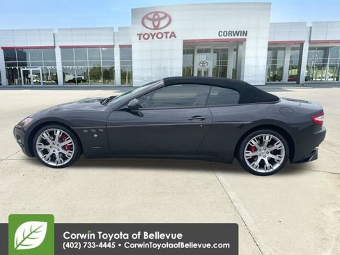 Used 2015 Maserati GranTurismo Convertible RWD image 2