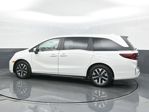 Certified 2026 Honda Odyssey EX-L image 13