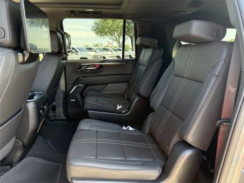 New 2025 Chevrolet Suburban High Country image 28