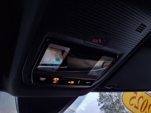 Used 2025 Volkswagen Atlas Cross Sport SE image 22