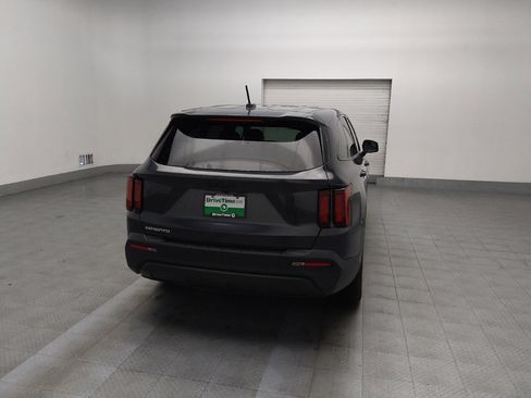 Used 2023 Kia Sorento LX image 7