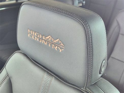 New 2026 Chevrolet Suburban High Country image 13