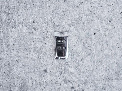 Used 2017 Aston Martin Vanquish S image 74